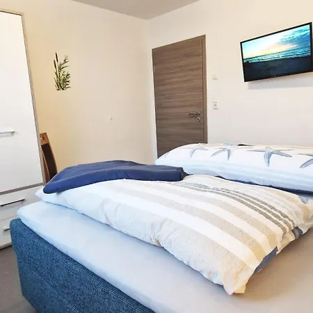 2 Quint * Altenkirchen (Mecklenburg-Vorpommern)